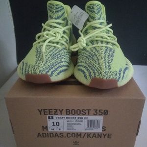 Yeezy Boost 350 V2 Semi Frozen Yellow B37572
